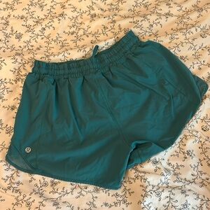 Lululemon Hotty Hot Running Shorts 4” Size 8 Cascadia Green